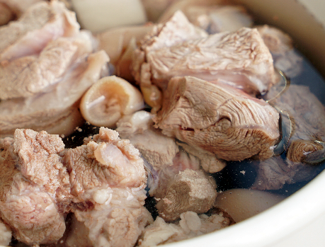 图片[3]-炖羊肉时 别直接下锅焯水 多加1个步骤 羊肉鲜嫩多汁还不膻-起舞食谱网