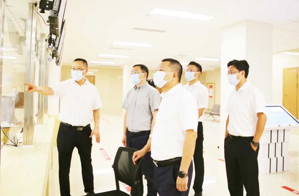 四川省卫健委主任何延政一行莅临营山县人民医院视察指导工作