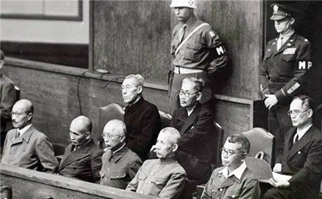 日本甲级战犯被绞死时不同表演：有人泪流满面，有人挣扎12分30秒