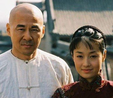 剧中他是威严无比的雍正，“正宫”蒋勤勤却把