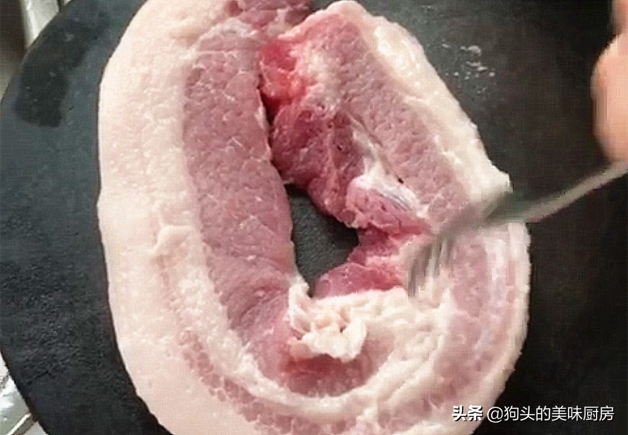 自从知道电饭煲可以做叉烧，我家隔天就做一锅，甘香肥美，太香了