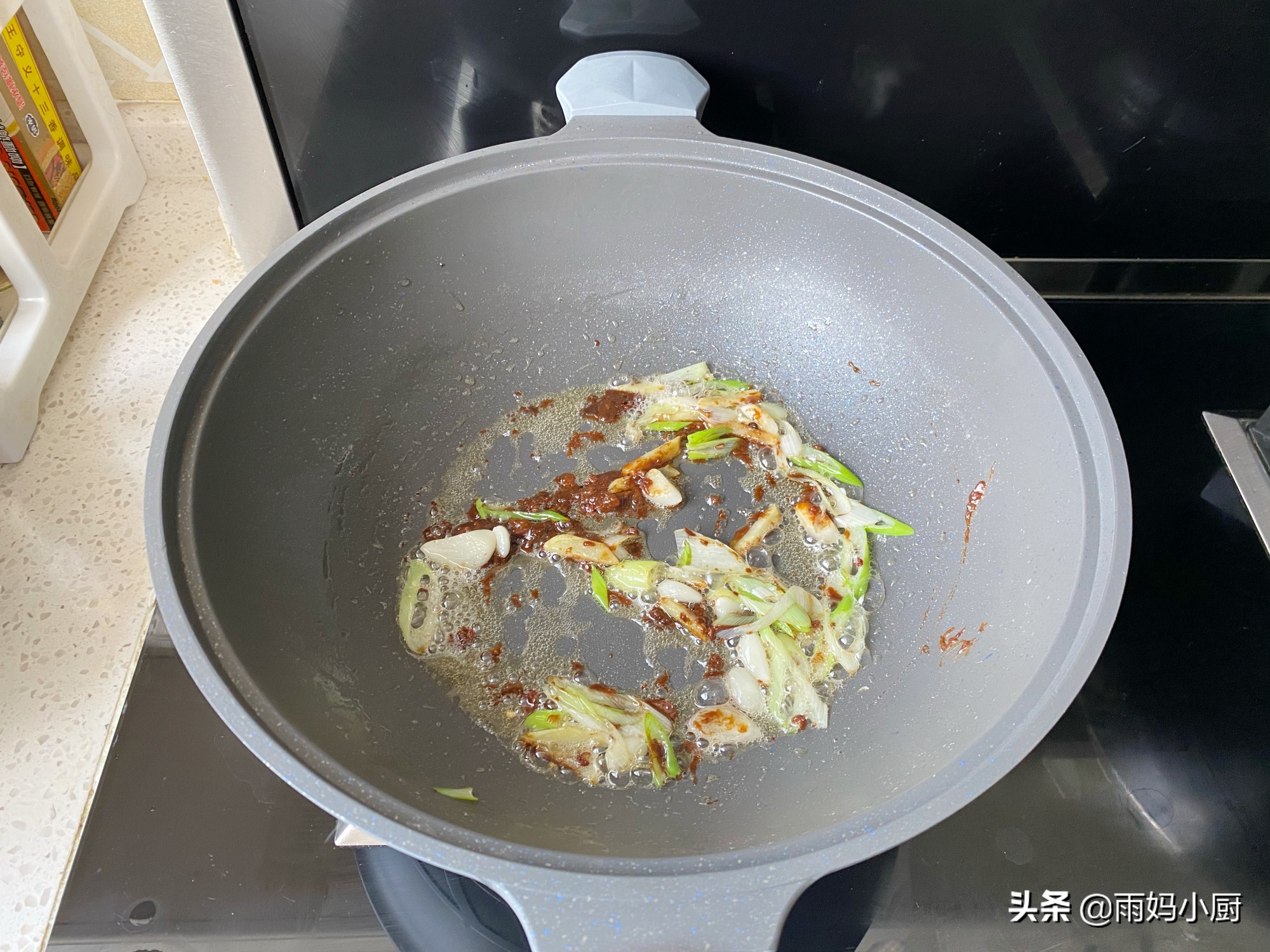 香辣魷魚的家常做法，簡單快手又下飯，麻辣香鮮秒殺路邊攤