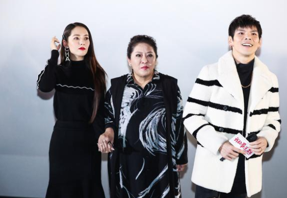 郭碧婷产后素颜出镜，整个人的状态每况愈下，