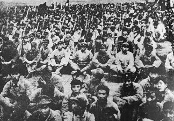 总理依托人脉，从马家军手中救出失散红军，重