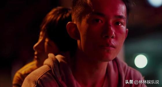 易烊千玺荣获最佳新人奖，章子怡评论尽显前辈度量，周冬雨道谢