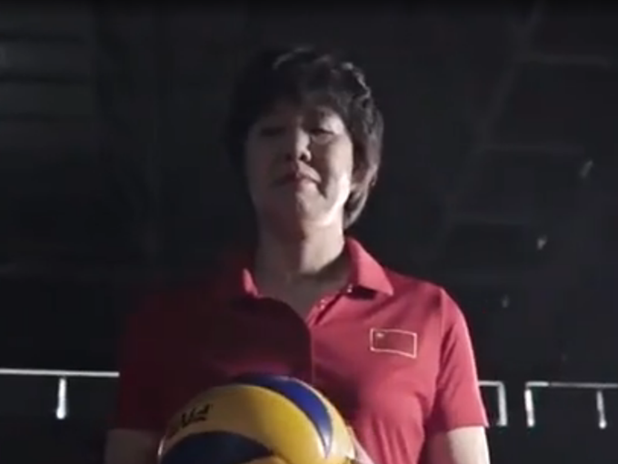 郎平纪录片将世界首映，错过了《夺冠》别错过《铁榔头》