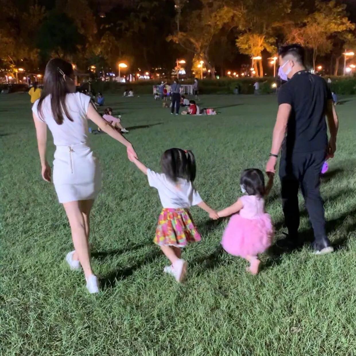 郭富城夫婦十指緊扣現身馬場，方媛全身名牌加持，望夫眼超有愛