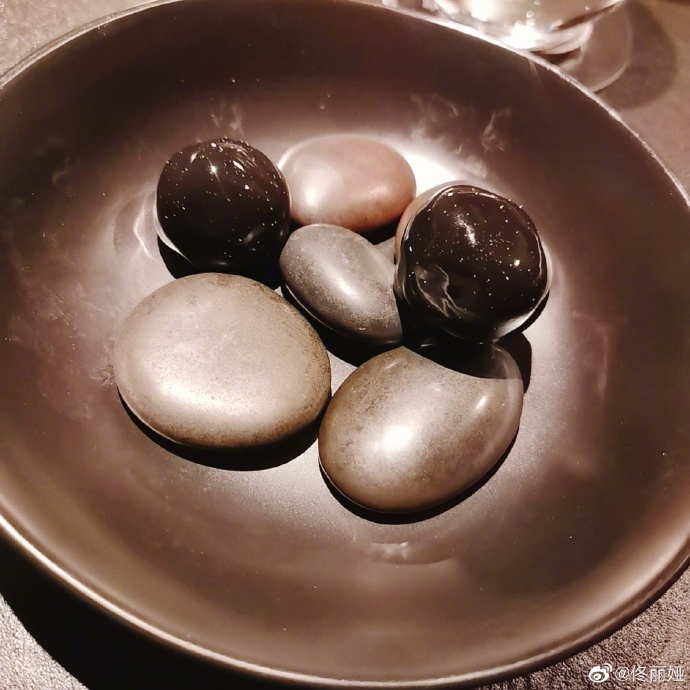 佟丽娅被俞灏明深夜豪华投喂，单份套餐2千元，