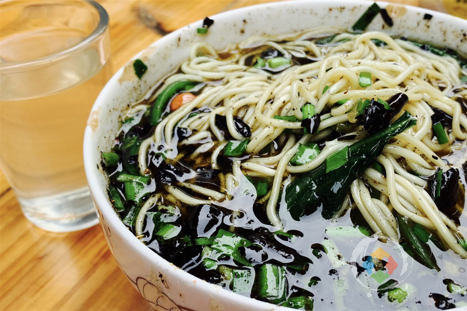 糊辣壳来自重庆丰都？一碗黑乎乎的小面，却是满满的家乡味道