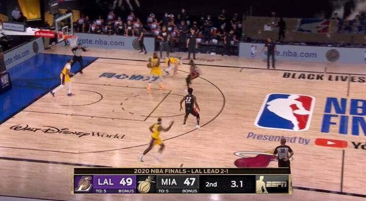 【影片】看不懂！還剩3.1秒，詹姆斯卻把進攻時間耗盡，隊友要球他不給，軟豆氣的砸球！-黑特籃球-NBA新聞影音圖片分享社區
