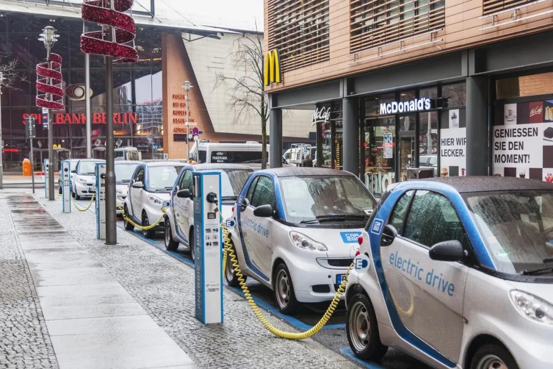 全新思域没现款好看了？WEY坦克系列专属车标来了