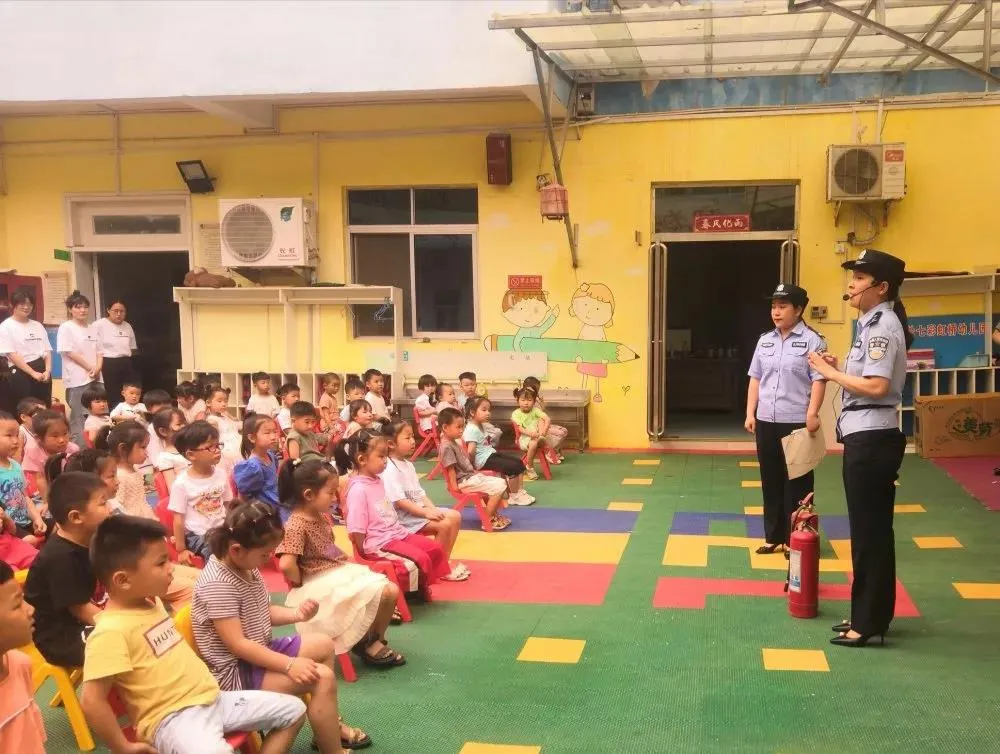 重庆|开学第一课 | 重启“护学岗”，我们同步“开学”啦！