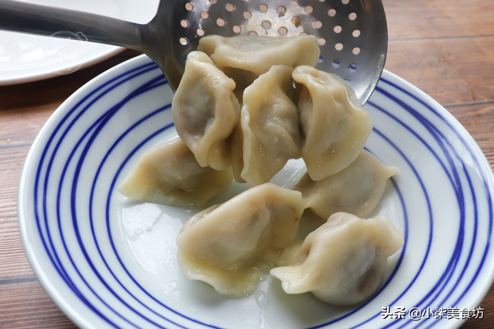 煮速凍餃子，用冷水和開水都不對，教你一招，餃子不破皮不露餡