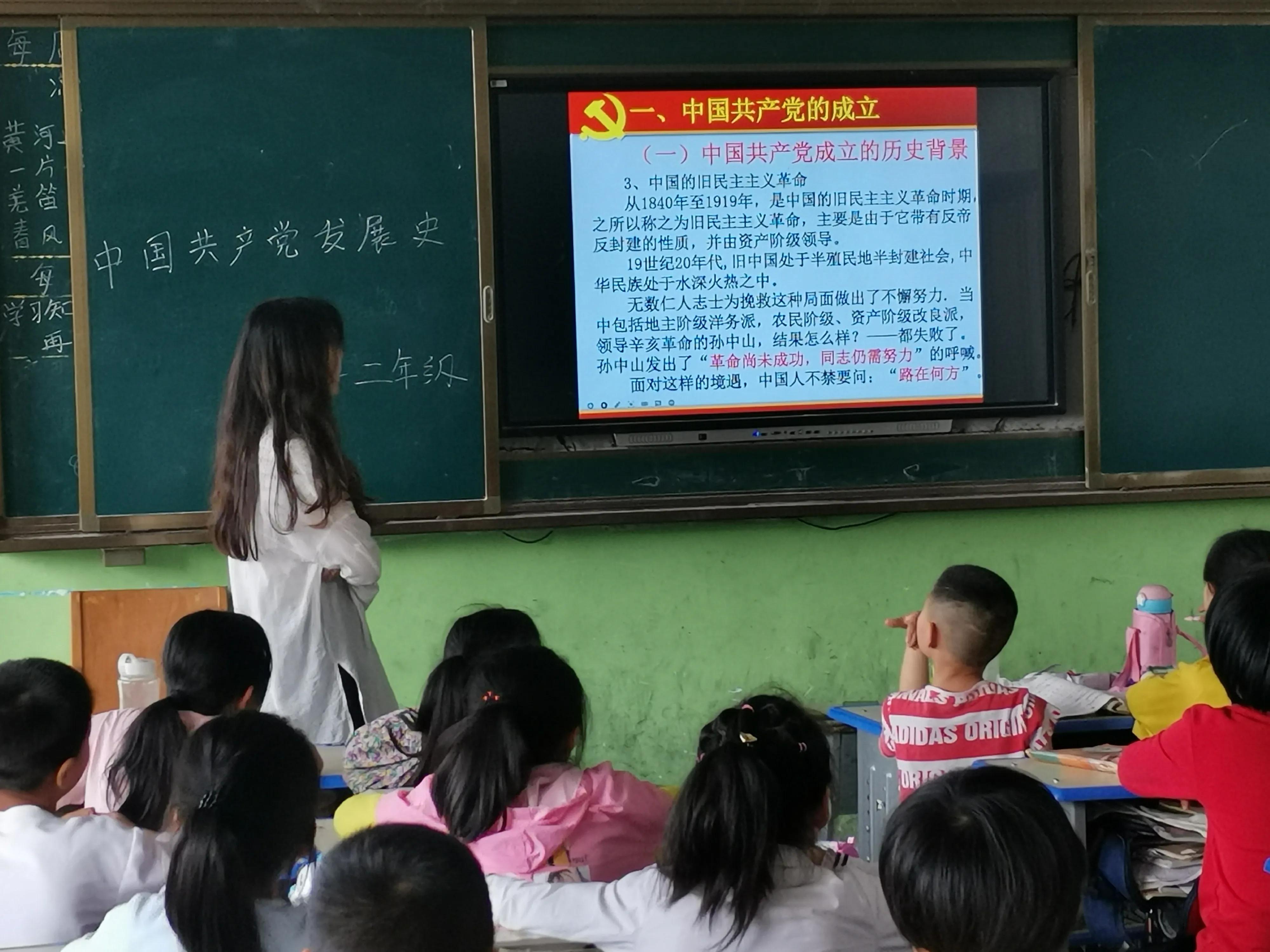 老城镇第一小学组织全校师生：学党史，跟党走