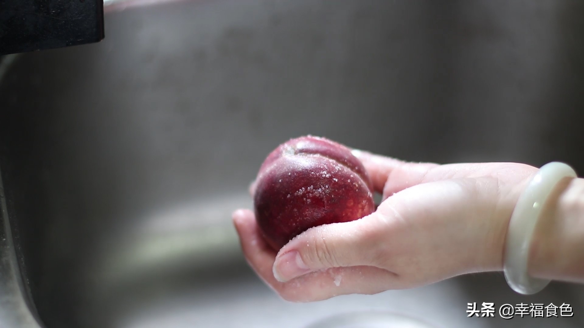 用桃子做花式果冻，满满蜜桃香，好看又好吃