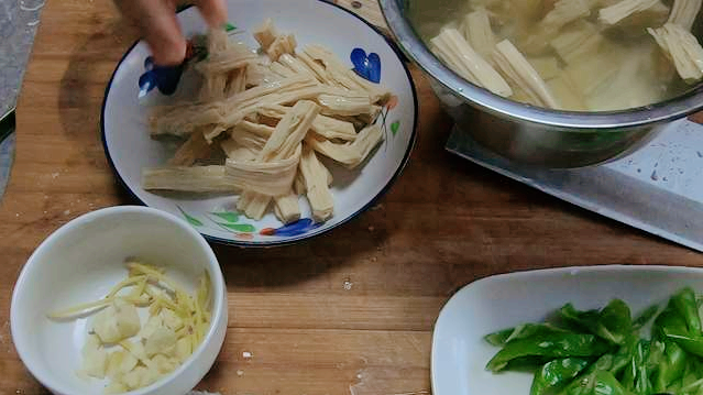 图片[15]-腐竹炒肉片做法？ 比饭店更好吃-起舞食谱网