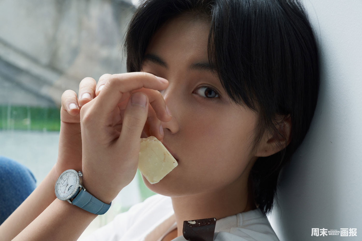 张子枫    封面大片曝光,清澈眼神灵动自然