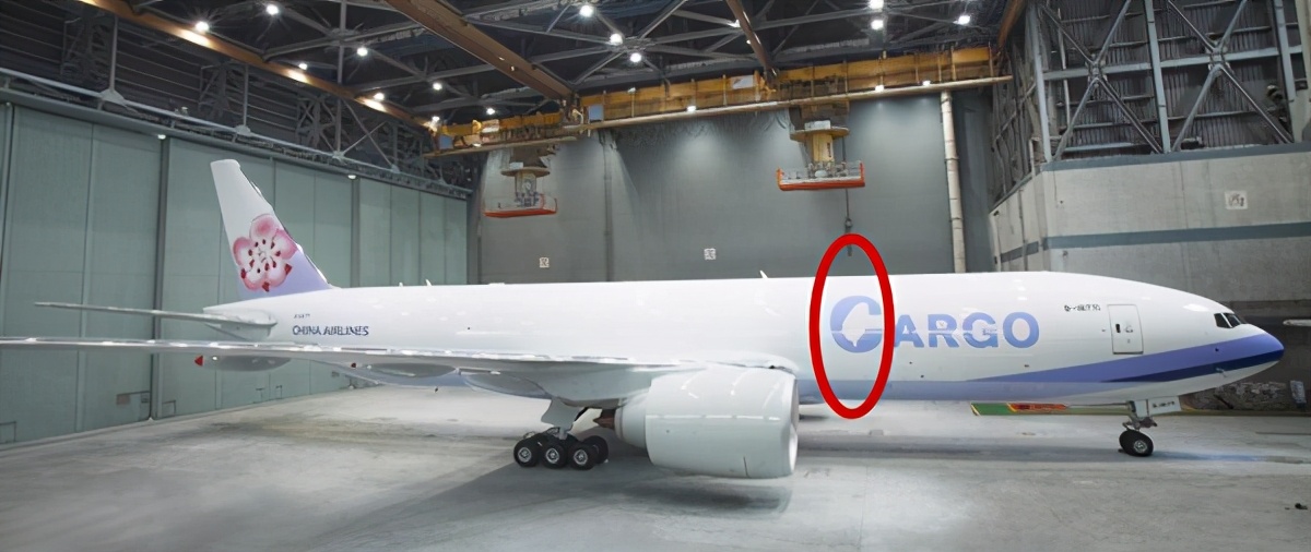 �台獨�不敢把�華航�改名就把�TAIWAN�畫很大？ 台網友諷刺新圖案