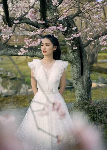 李沁首次参加综艺旧照曝光，没有美颜滤镜的年代：颜值太令人惊艳