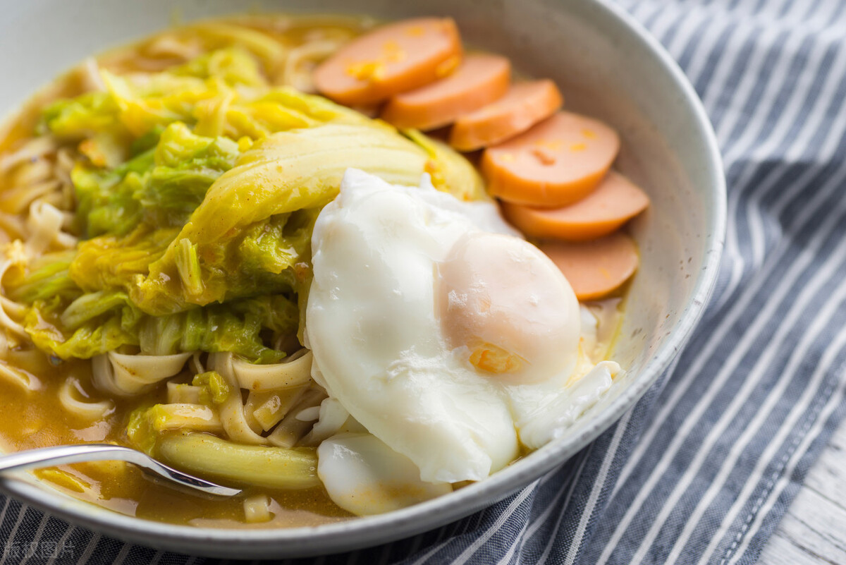 ˮ��ɰ������м�ˮ��ֱ���¹���������ȷ�������ɰ���Բ��ɢ��