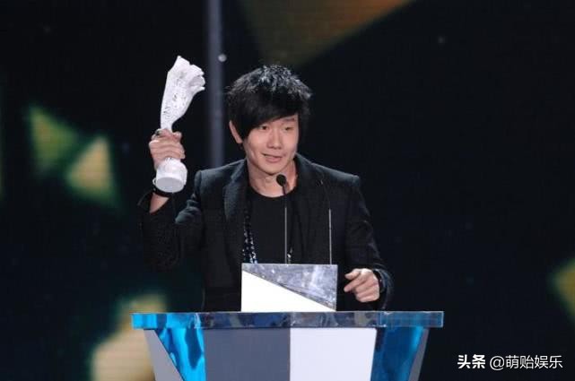 有一种整容叫“林俊杰梳大背头”！网友：早这