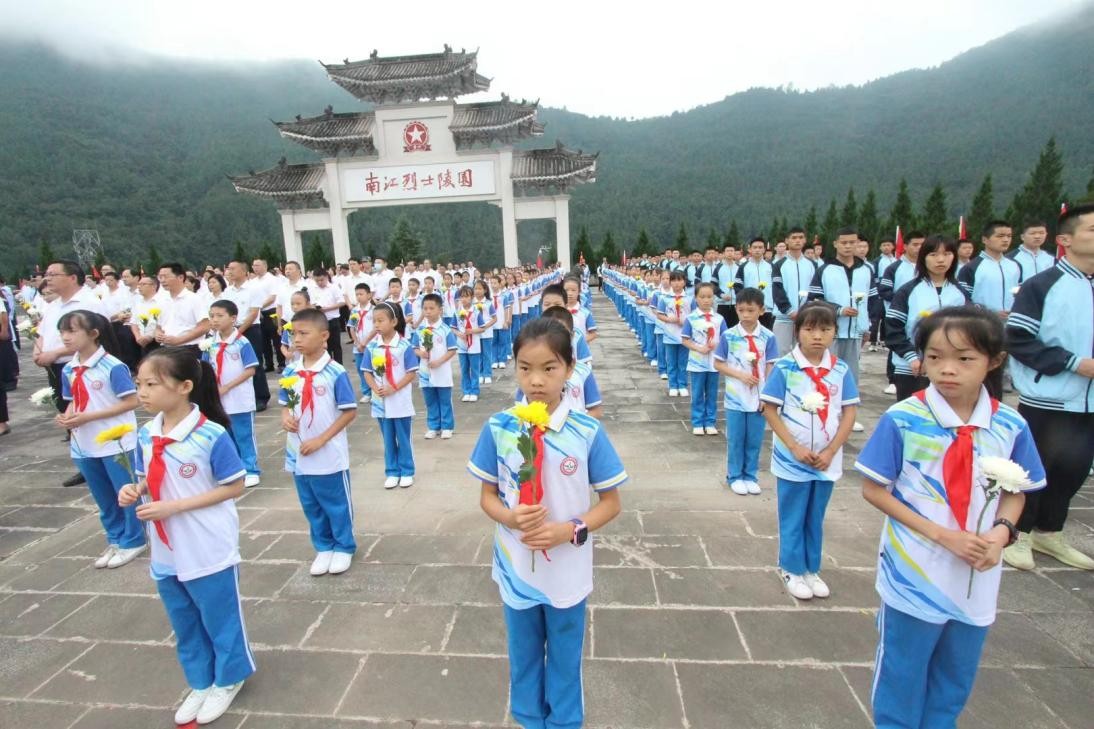 巴中市南江县红塔小学开展烈士纪念日活动