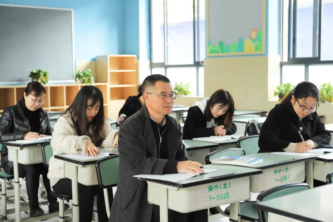 深入教材解读 提升数学素养——记天府新区南湖小学数学教研活动