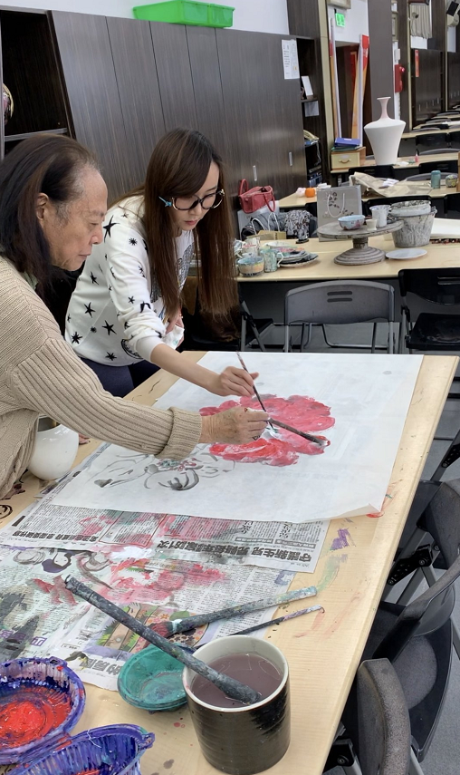 萧蔷现在真是活的洒脱，51岁的年纪，仍然皮肤紧