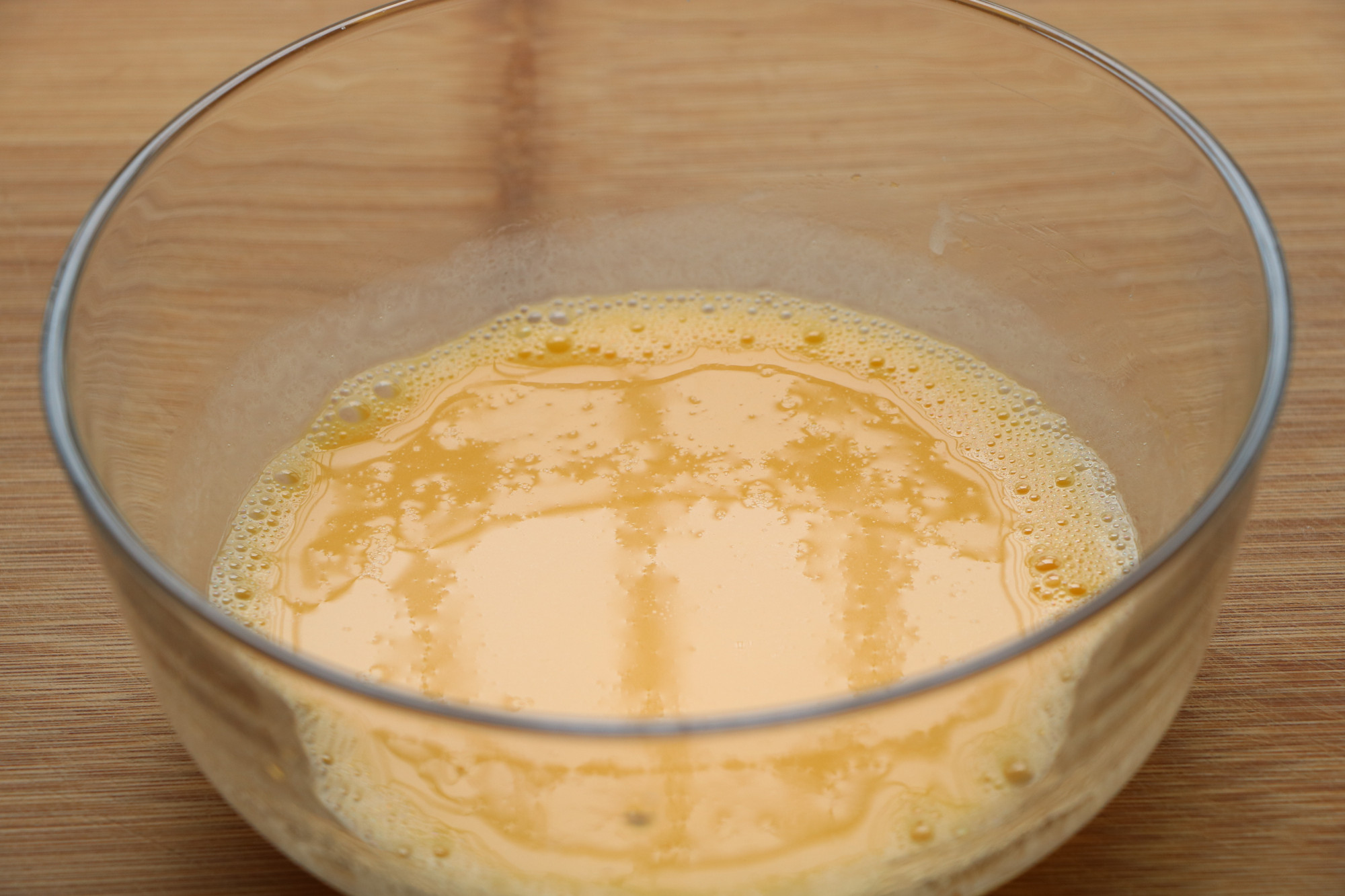 戚风纸杯蛋糕的做法，不回缩不开裂，柔软细腻，在家做轻松搞定