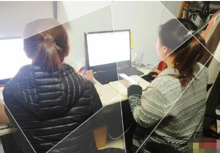 不靠工资，只靠副业如何做到月赚20000+