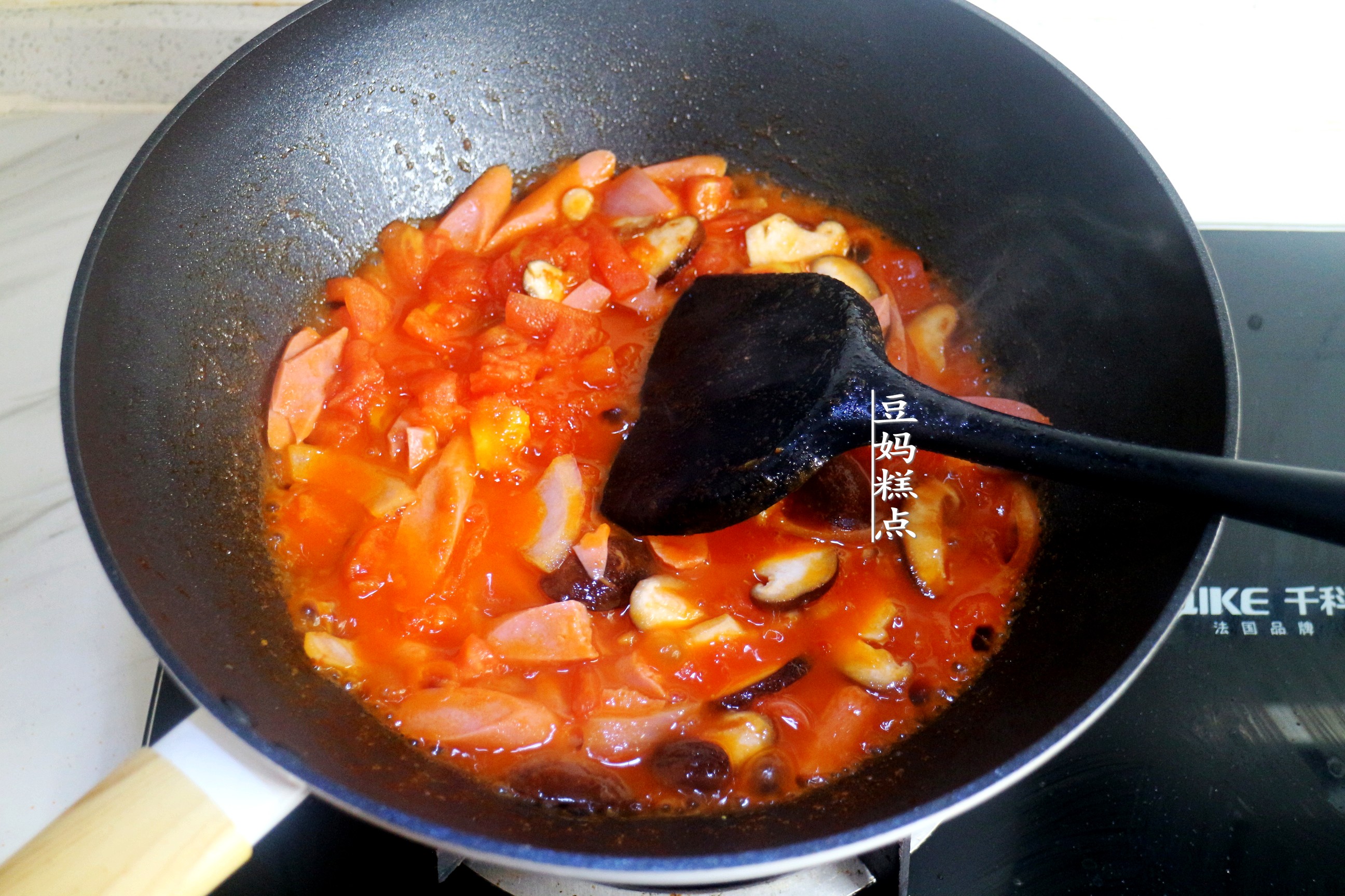 天冷了，用西紅柿煮蔬菜濃湯，酸香開胃，兒子每次2大碗