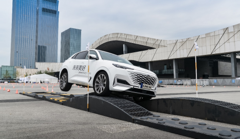 比冠道、星越L还大，长安这款2.0T中型SUV才买15万