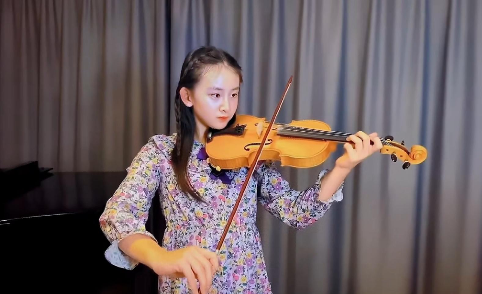 12岁森碟初长成，扎双马尾甜美可爱，长相跟爸爸田亮一个样