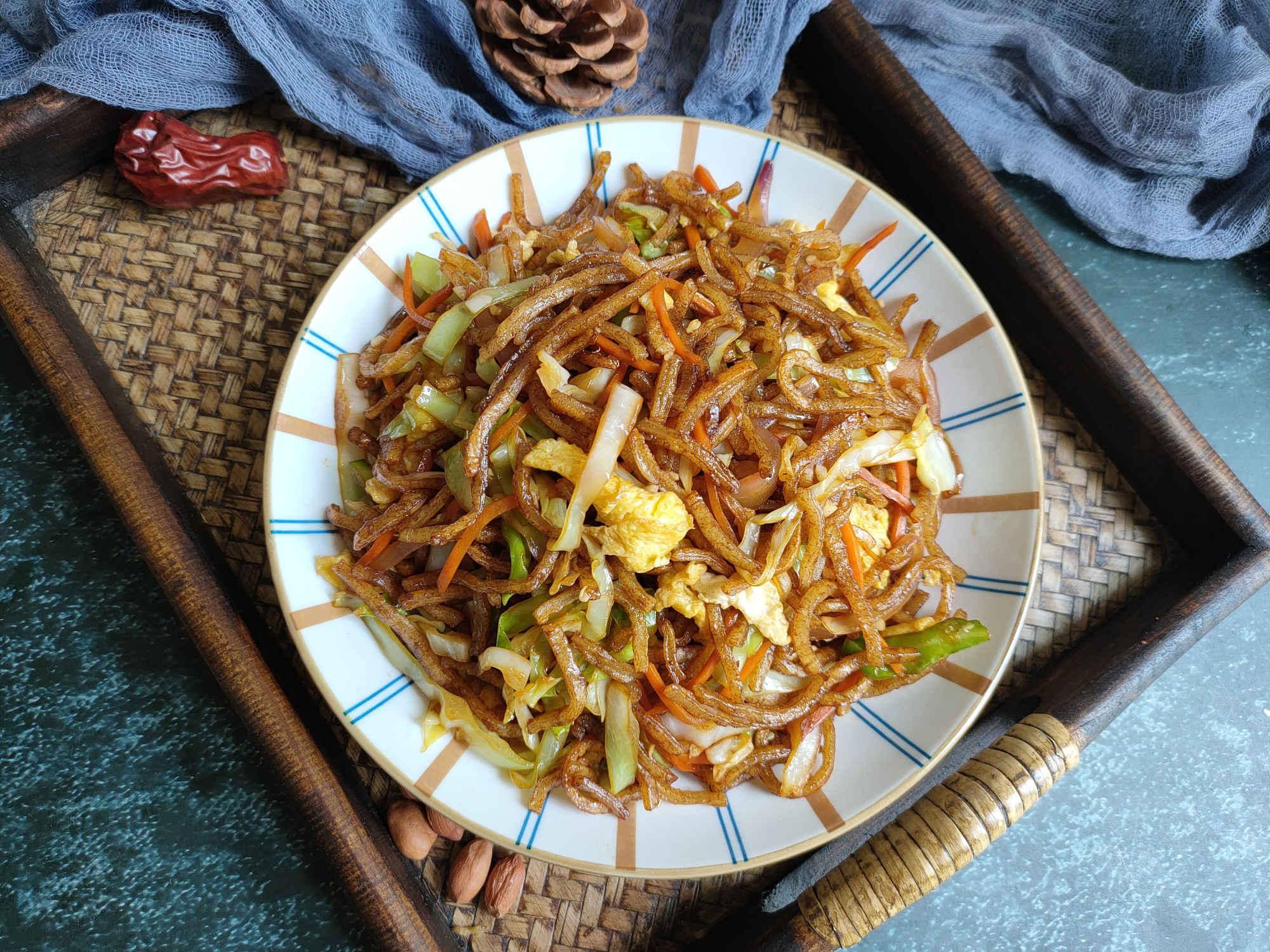 炒饼丝好吃有诀窍,饭馆不外传的秘诀告诉你,喷香入味特好吃