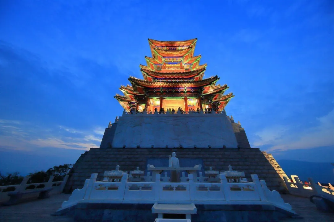 Find the quietness of ancient temples, and enjoy the beautiful scenery of early autumn at Tanzhe Temple and Jietai Temple!