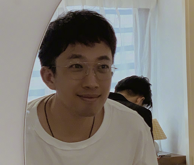 网传许凯baby合作新剧，于正亲自发文辟谣，文案丝毫不留情面