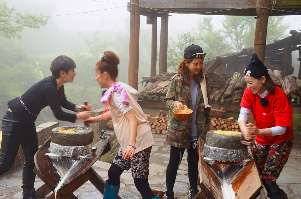 16档综艺刷脸未翻红，给个舞台就炸裂，李斯丹妮