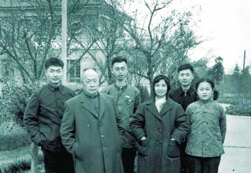 砸毁电台，悲壮的留守红军突围到油山后，陈毅