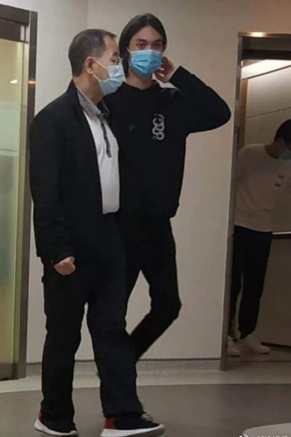 吳孟達兒子雙眼泛紅送別父親，或將成立治喪委員會，喪禮時間未定