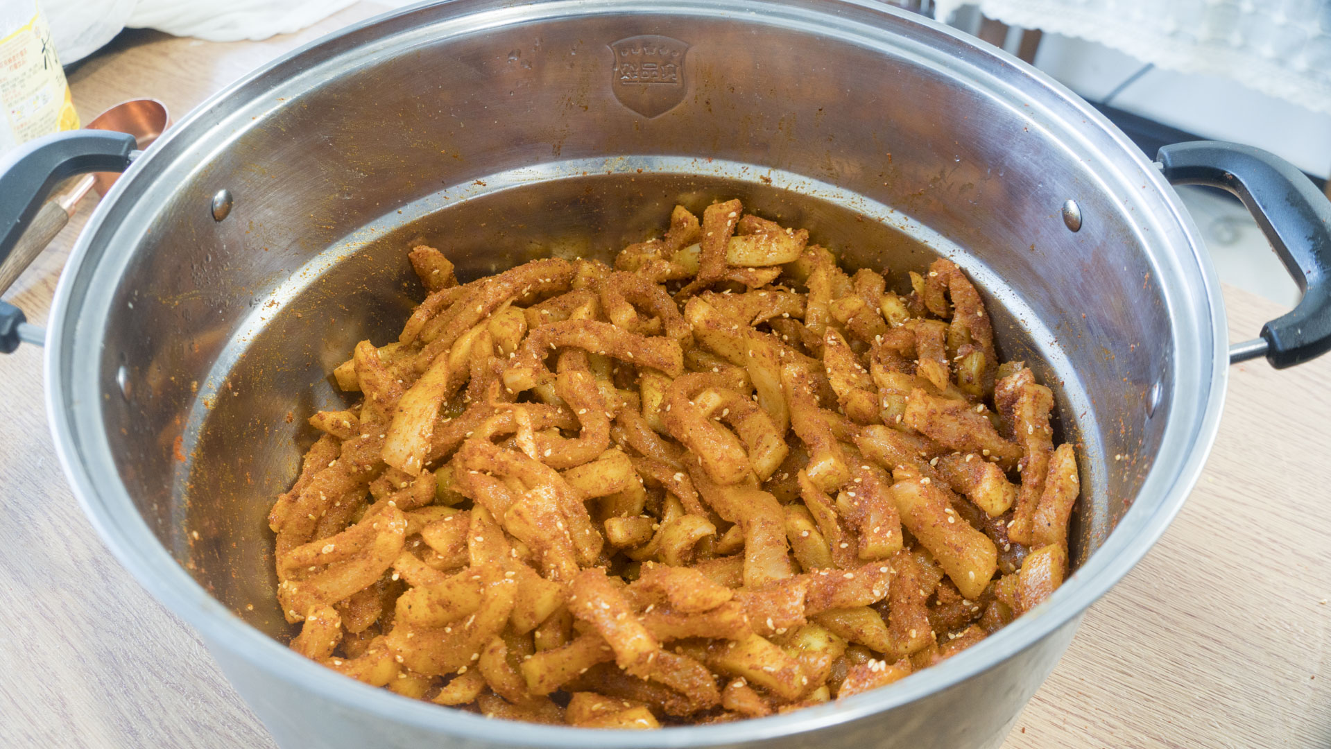 2分鐘教你製作川味蘿蔔幹，不用曬不用等，又脆又香，2天就能吃