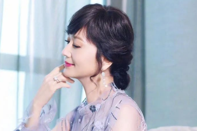 《新白娘子傳奇》29年，有人流產(chǎn)有人離世，8位主演現(xiàn)狀差距太大