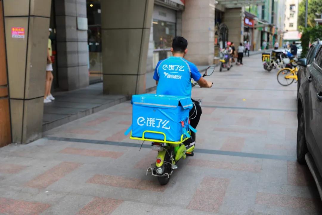 外卖员被逼自焚讨薪，谁来救救这个“以命换钱”的行业