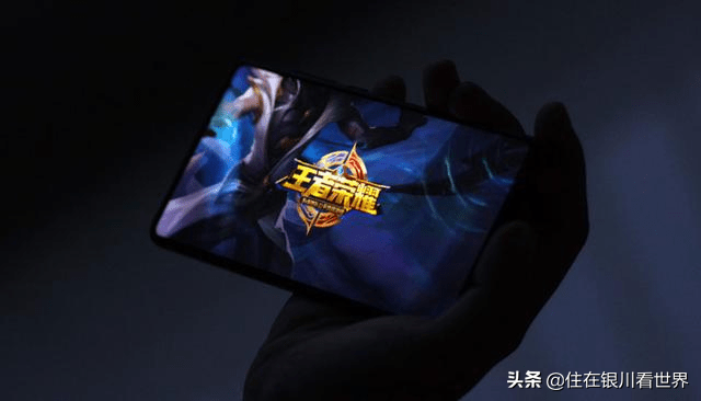 《王者荣耀》服务器崩了，未成年人哭了，官方回应已补发相应赔偿