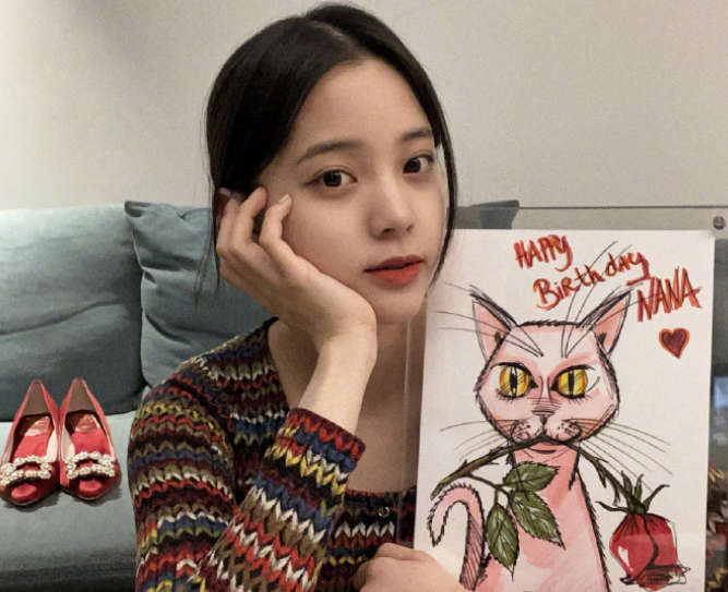 欧阳娜娜迎来20岁生日，杨幂陈赫送祝福，王源的