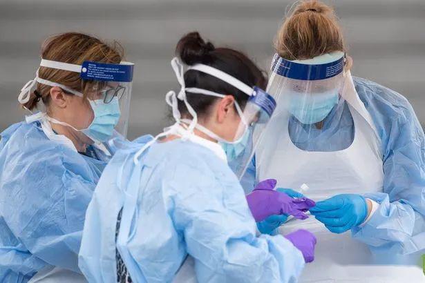 英国出现变种新冠病毒，几十万人连夜逃出伦敦