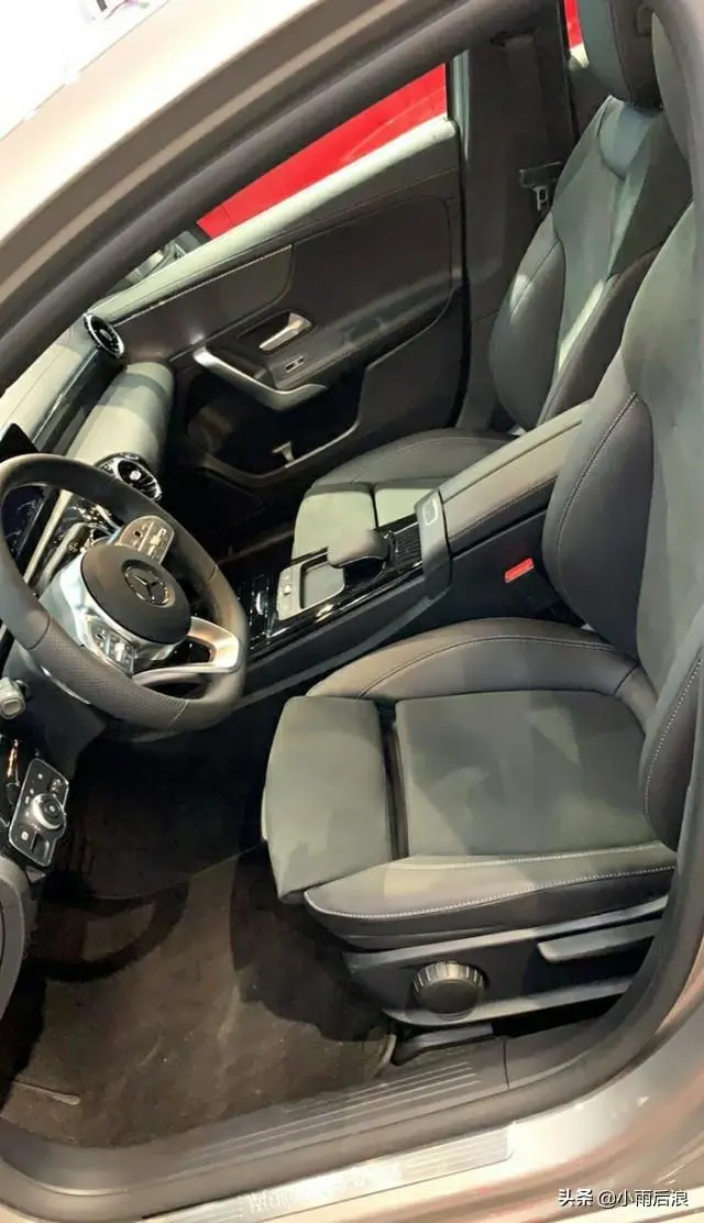 最新款奔驰30天卖出7279辆，从21万跌至14.68万，你