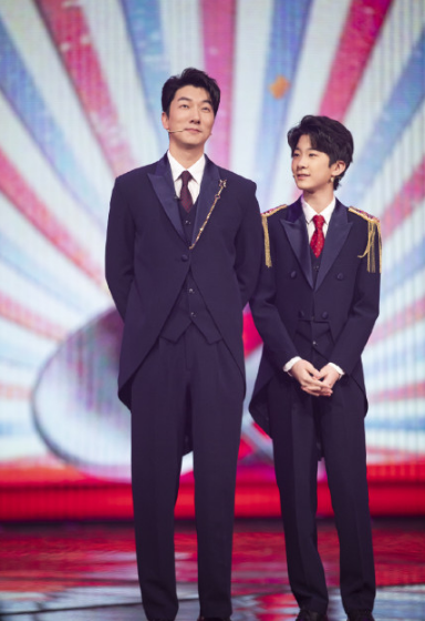 網友偶遇張亮兒子，天天比同齡人高半頭，穿上萬元鞋子上學引熱議