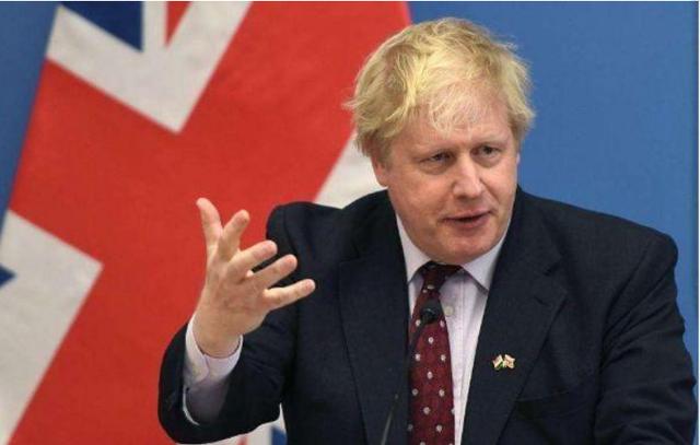 中国拒绝约翰逊9次“求和”，英国记者：做得对