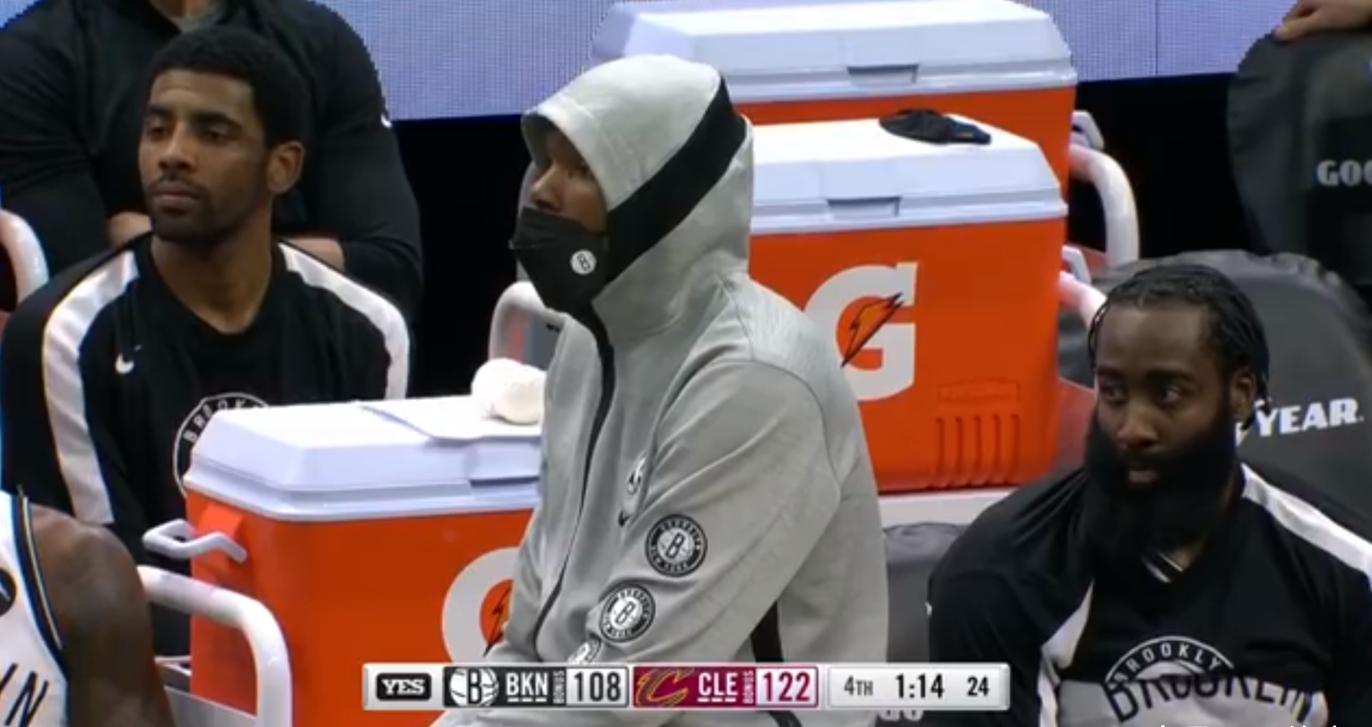 Sports god judges: Basket net desolate 3 people group