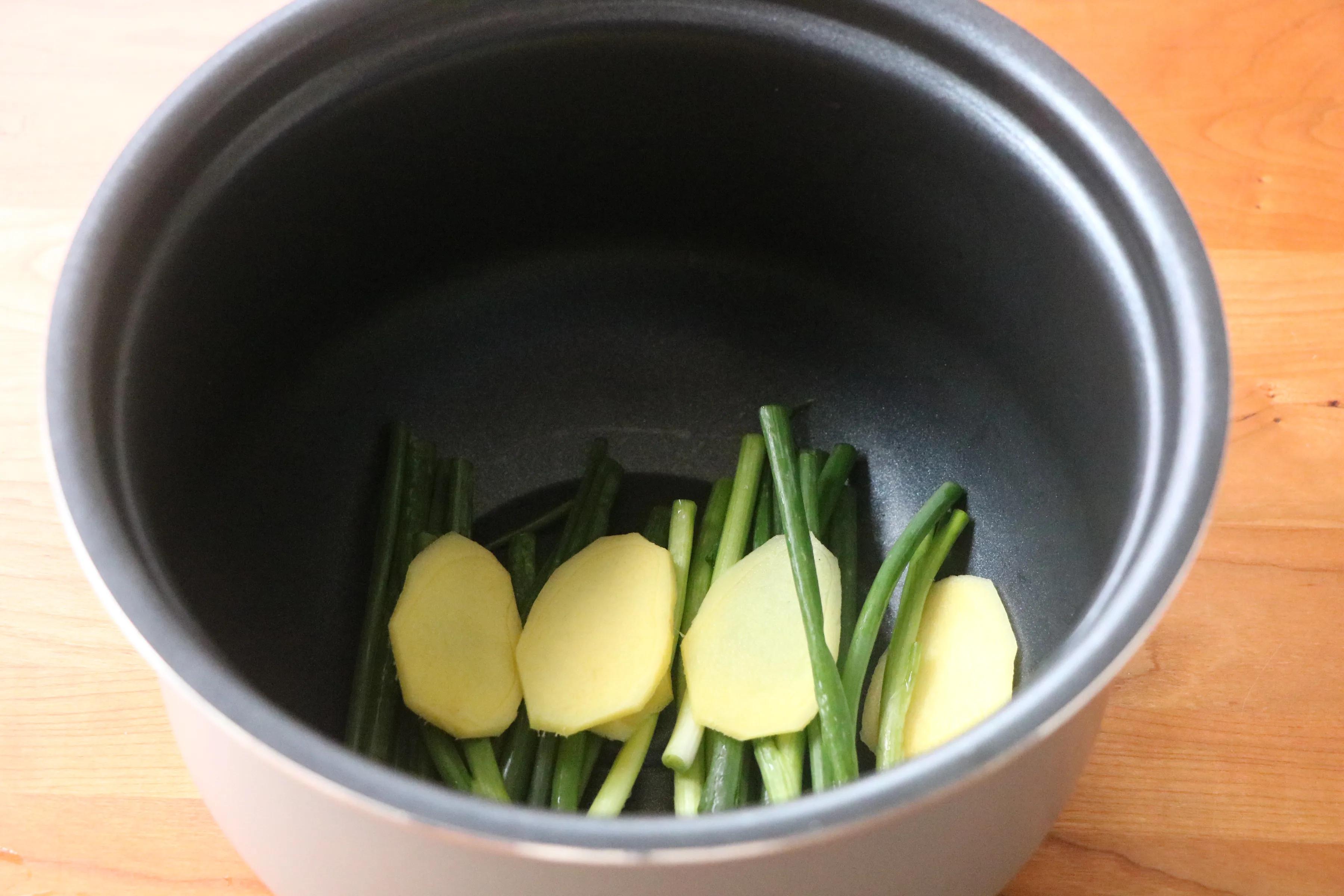 整隻雞怎麼做最好吃？ 靠譜的懶人做法，鮮嫩多汁，比紅燒還過癮！